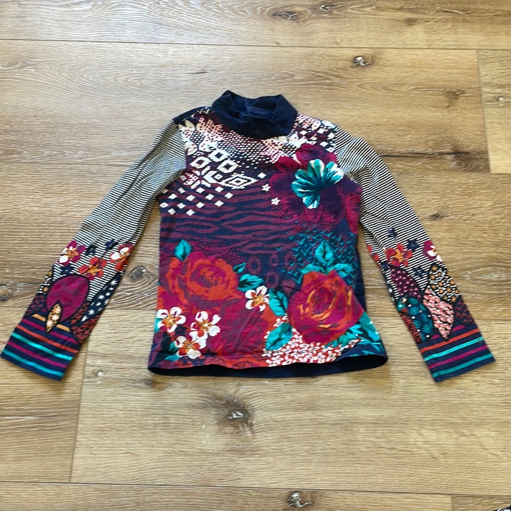 catimini long sleeves top size 8 in good conditions (designed in France)